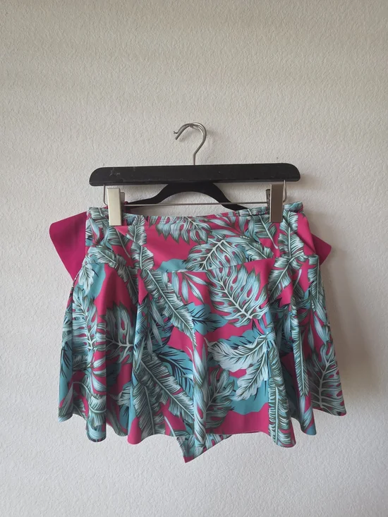 SHEIN Hot Pink Flutter Sleeve Bikini Top with Tropical Bottom Skirt Set - Picture 7 of 8